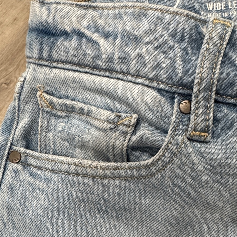 Light Blue Wide-Leg Women's Jeans - Picture 10 of 11
